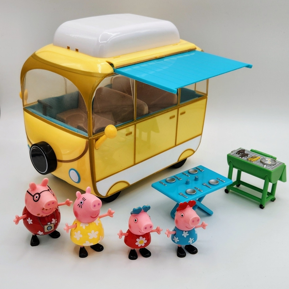 Peppa Pig Family Campervan Playset with 4 figures